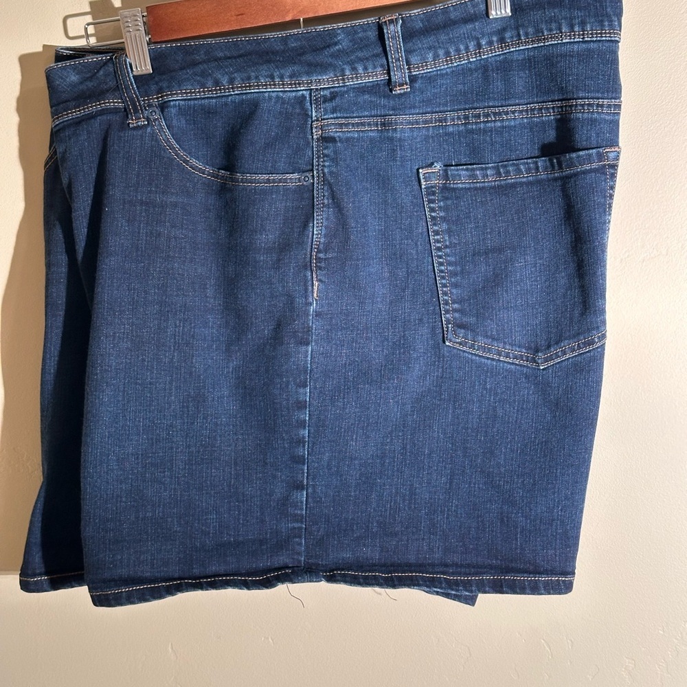 Maurices Women’s Plus Size 22 Denim Jean Shorts Indigo Blue 6” Inseam Stretch